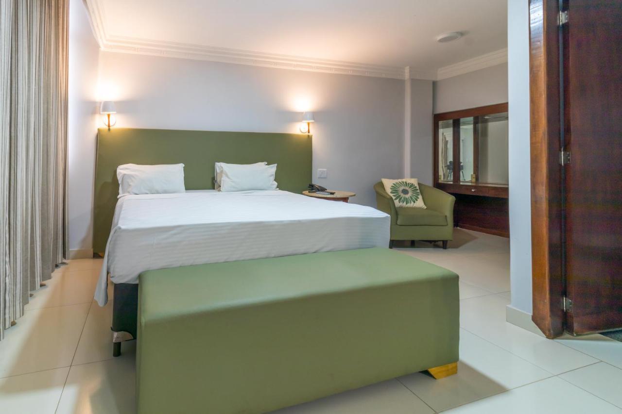 Umuarama Plaza Hotel By Castelo Itaipava Goiania Exterior photo