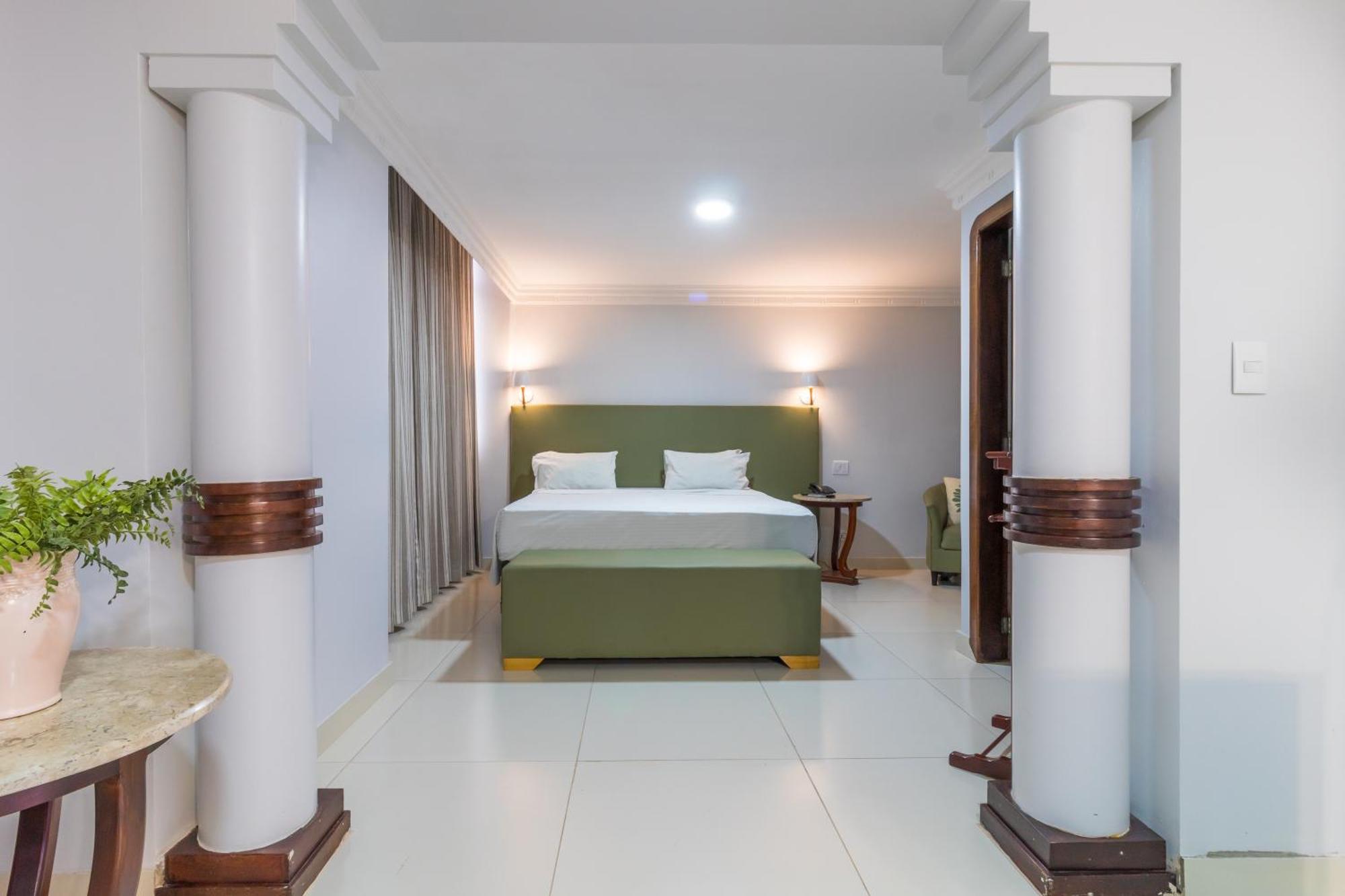 Umuarama Plaza Hotel By Castelo Itaipava Goiania Exterior photo