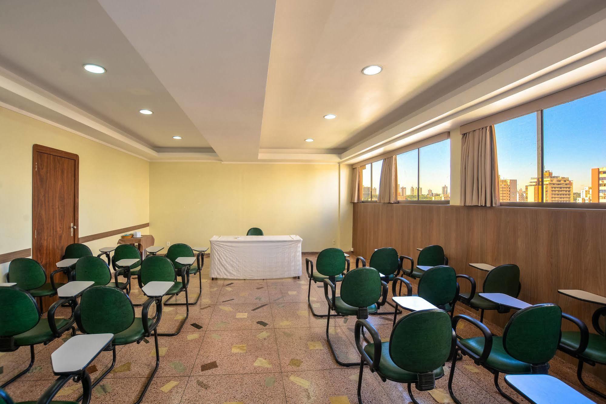 Umuarama Plaza Hotel By Castelo Itaipava Goiania Exterior photo